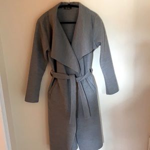 Long grey tie coat with pockets. Excellent condition